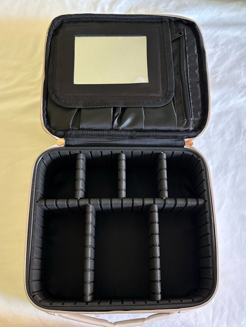 MONAT Cream Travel Case